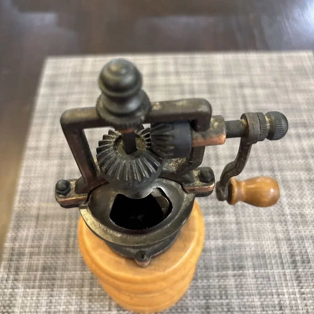 Vintage Old Fashion Hand Crank Copper & Wood Pepper Mill Spice Grinder